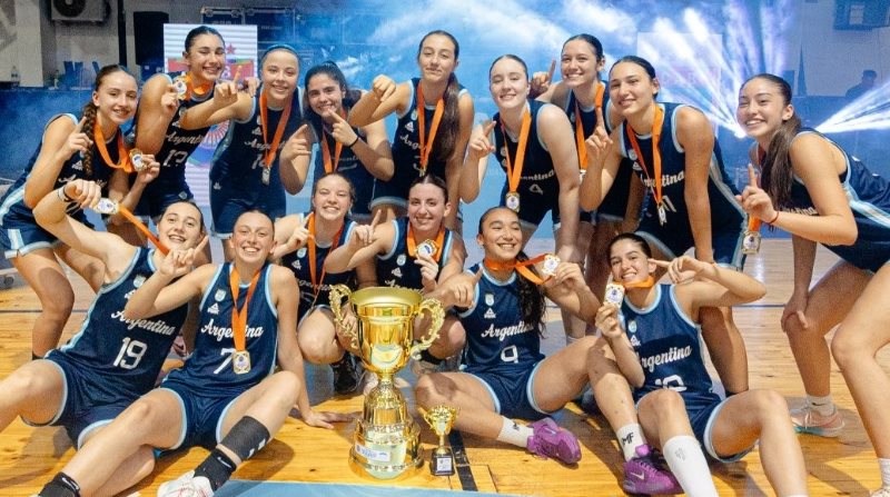 Seis representantes de AFMB campeonas de la Copa Keina